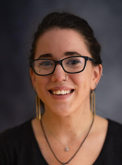 Headshot of female therapist, Cassandra (Cassie) Gelmon (MA, BACP(accred.)
